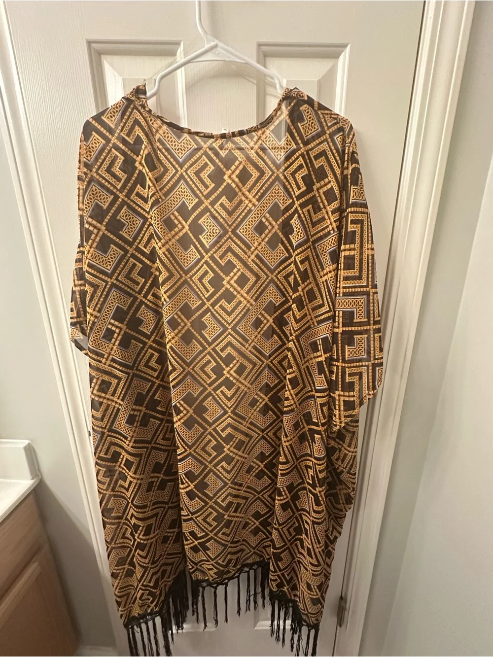 Fringed Geometric Pattern Open Front Throw - Black and Gold
